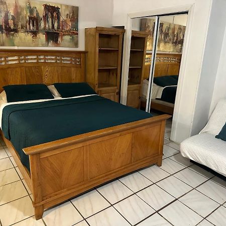 Cozy Queen Bed Studio With 60 Inch Smart Tv, Netflix, Airplay, Mini-Fridge, And 500 Mbps Wifi Near Fiu, Dolphin Mall, Airport Майами Экстерьер фото