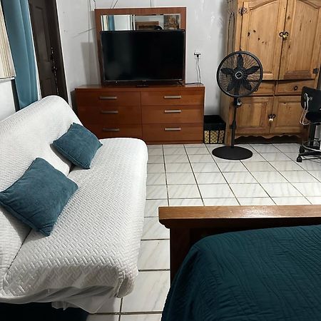 Cozy Queen Bed Studio With 60 Inch Smart Tv, Netflix, Airplay, Mini-Fridge, And 500 Mbps Wifi Near Fiu, Dolphin Mall, Airport Майами Экстерьер фото