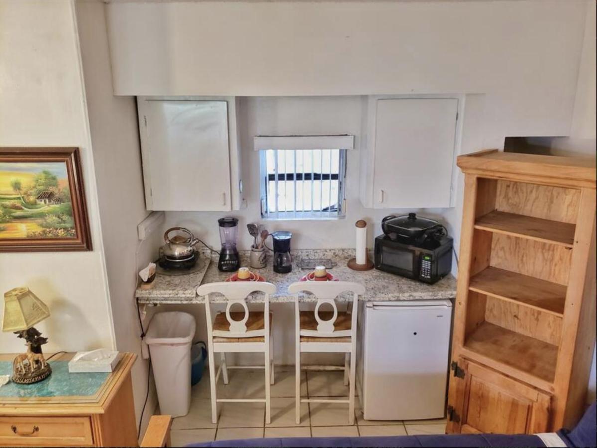 Cozy Queen Bed Studio With 60 Inch Smart Tv, Netflix, Airplay, Mini-Fridge, And 500 Mbps Wifi Near Fiu, Dolphin Mall, Airport Майами Экстерьер фото