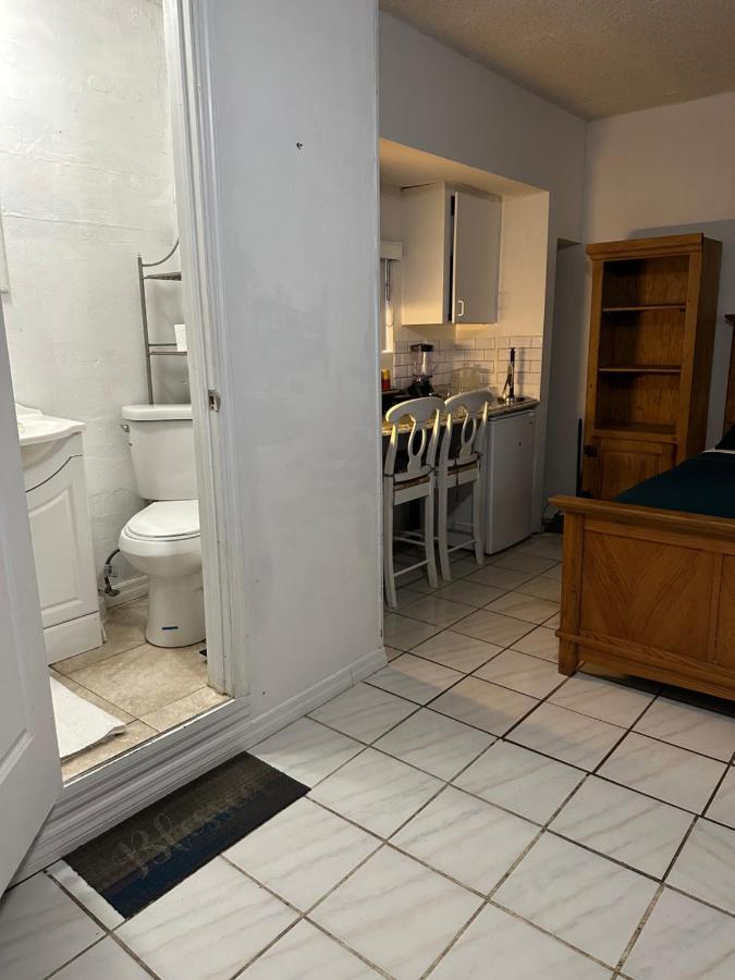 Cozy Queen Bed Studio With 60 Inch Smart Tv, Netflix, Airplay, Mini-Fridge, And 500 Mbps Wifi Near Fiu, Dolphin Mall, Airport Майами Экстерьер фото