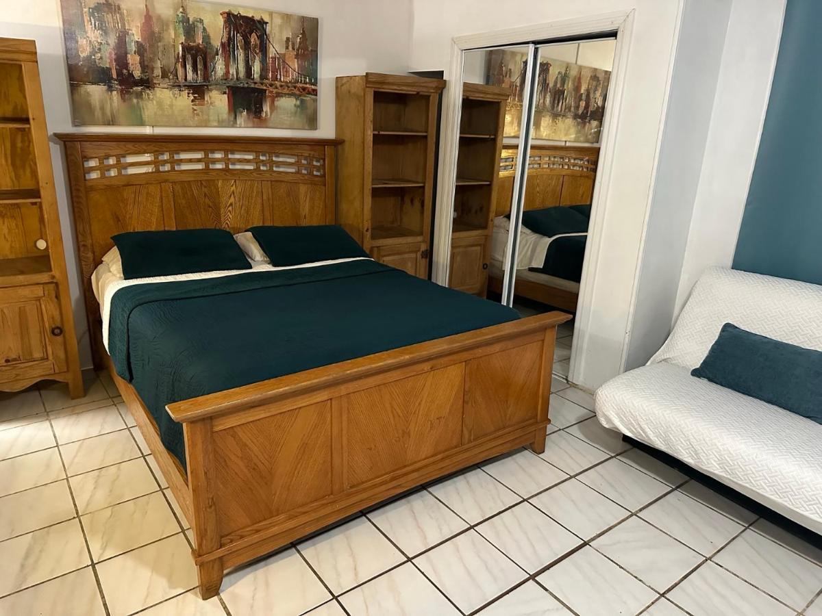 Cozy Queen Bed Studio With 60 Inch Smart Tv, Netflix, Airplay, Mini-Fridge, And 500 Mbps Wifi Near Fiu, Dolphin Mall, Airport Майами Экстерьер фото